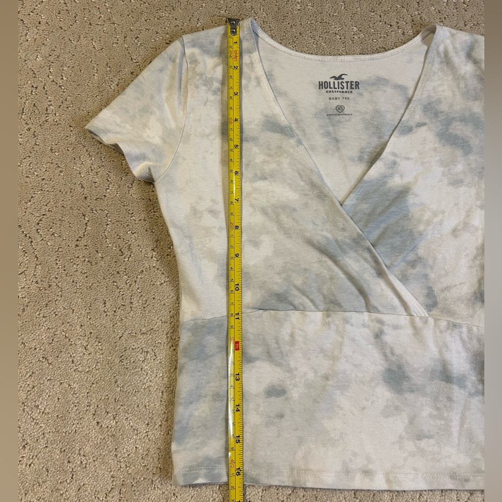 Hollister‎ Women's Lightwash White & Blue Baby Tee V-Neck Size XS - Picture 5 of 8